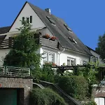 Haus Uebernachtenswert Mosel 科赫姆