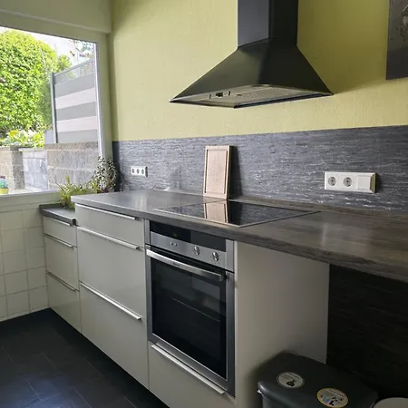 Haus Uebernachtenswert Mosel Апартаменты *